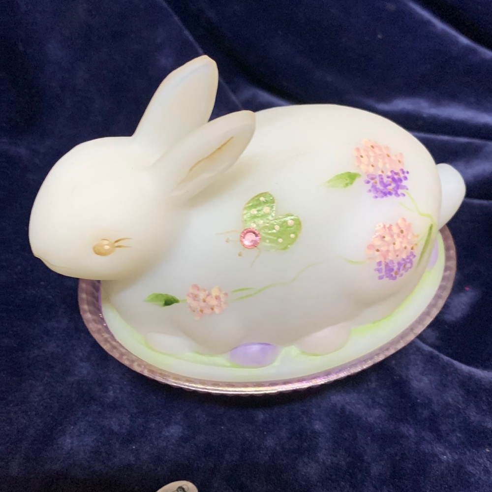 Fenton Art glass, white hand-painted bunny box with pink glass bottom